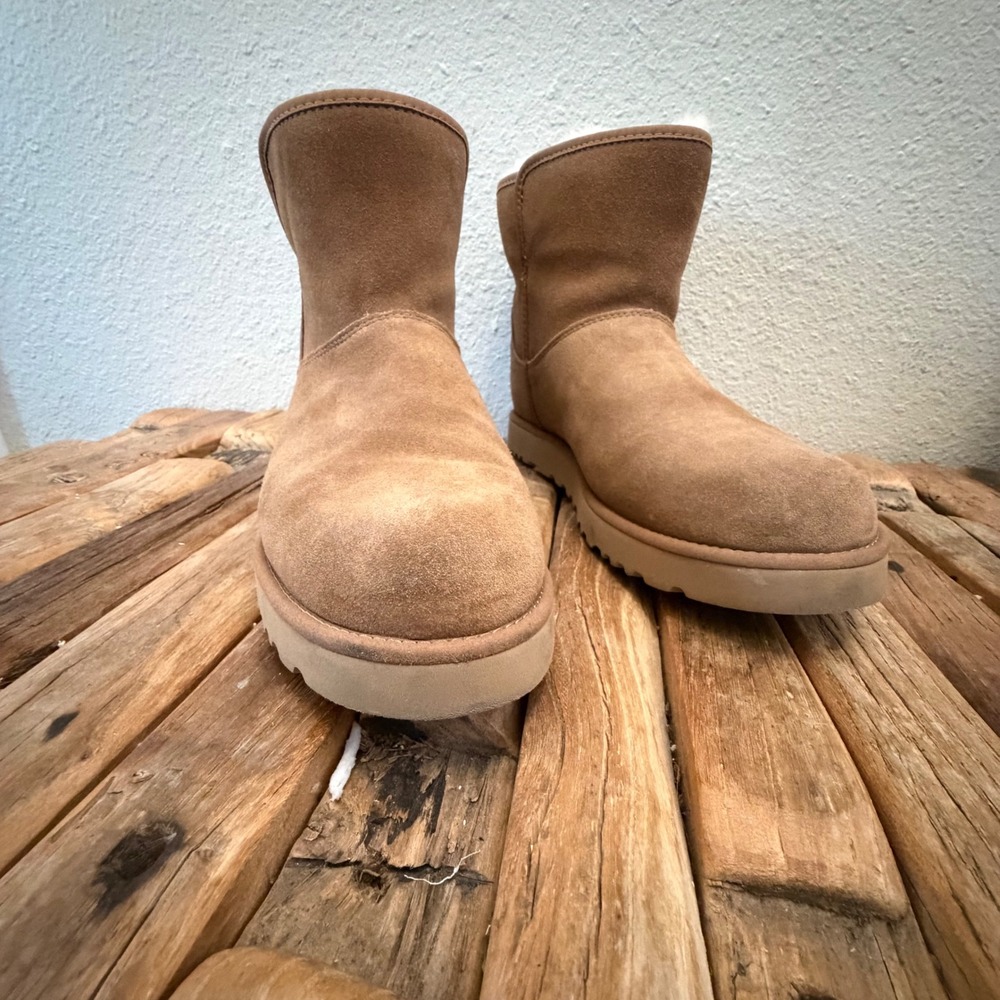 UGG Classic Short Boot Size 8 Chestnut Suede Shearling 1125798